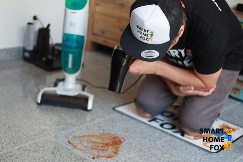 eingetrockneter Ketchup Fleck